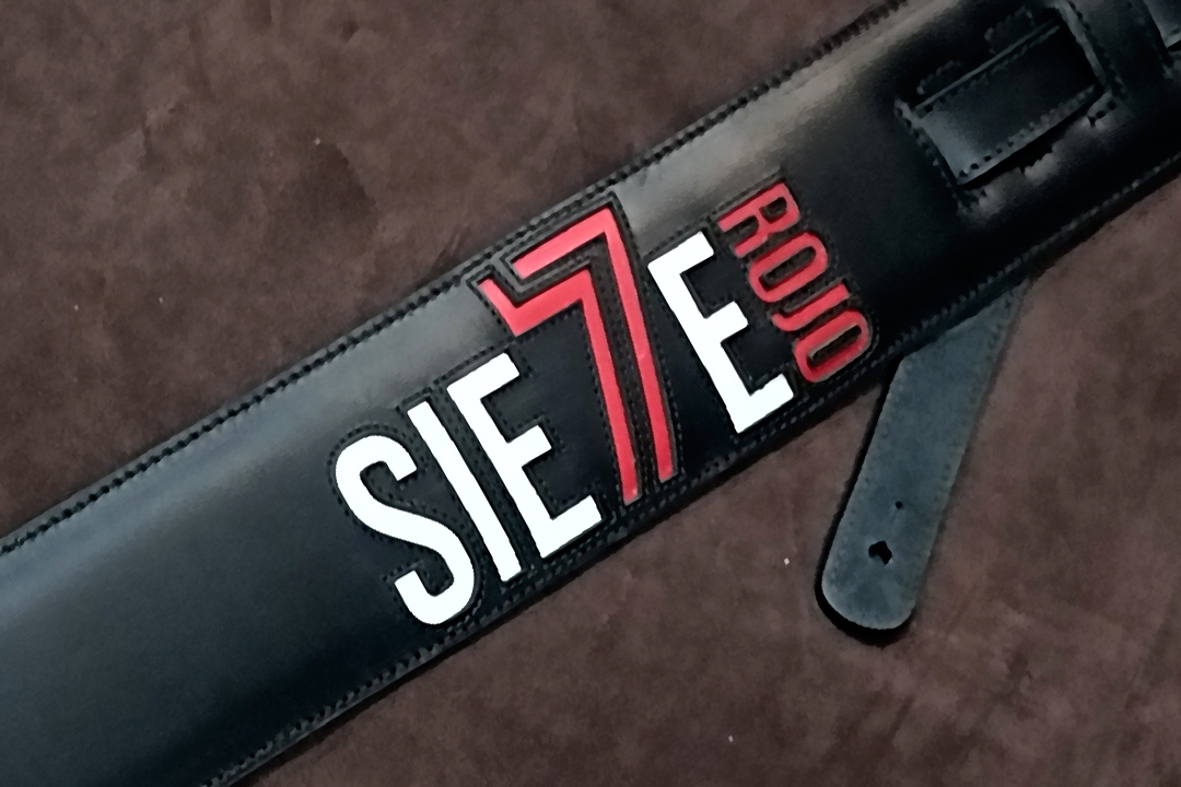 CUSTOM Sie7e Rojo